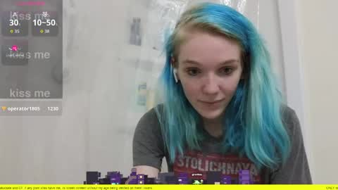 Snapshot of shyohiogirl chatting on June 8, 2026, 2:06 pm Hippie online show from June 8, 2026, 2:06 pm