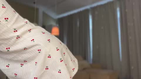 Snapshot of shyrubate chatting on October 19, 2025, 6:14 am Aurora online show from October 19, 2025, 6:14 am