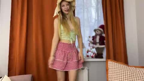 Snapshot of shyrubate chatting on December 15, 2025, 6:06 am Aurora online show from December 15, 2025, 6:06 am