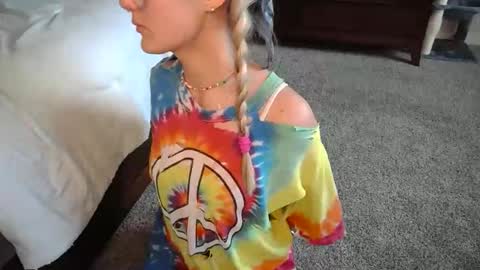 shypetitebaby online show from November 3, 2025, 3:57 pm