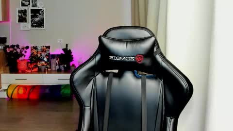 Snapshot of sia0610 chatting on October 22, 2025, 2:12 am SIA online show from October 22, 2025, 2:12 am