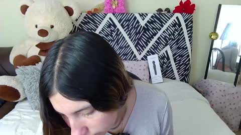 Snapshot of sia_jones chatting on April 13, 2026, 12:32 pm Sia online show from April 13, 2026, 12:32 pm