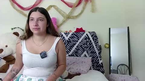 Snapshot of sia_jones chatting on May 12, 2026, 2:14 pm Sia online show from May 12, 2026, 2:14 pm