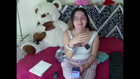 Snapshot of sia_jones chatting on July 7, 2026, 7:23 am Sia online show from July 7, 2026, 7:23 am