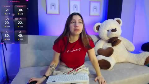 Snapshot of sia_wattson chatting on November 11, 2025, 10:21 pm Sia online show from November 11, 2025, 10:21 pm