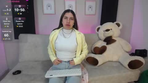 Snapshot of sia_wattson chatting on November 18, 2025, 10:36 pm Sia online show from November 18, 2025, 10:36 pm