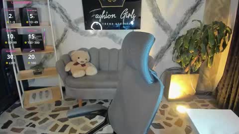 siafoxx_ online show from March 17, 2026, 5:22 am