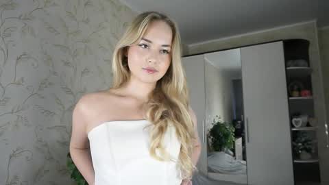 Snapshot of sidneyhodsdon chatting on October 31, 2025, 11:55 am Elizabeth online show from October 31, 2025, 11:55 am