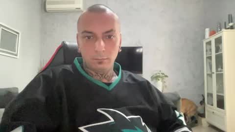 Snapshot of sidvicious23cm chatting on November 19, 2025, 11:32 am sidvicious23cm online show from November 19, 2025, 11:32 am