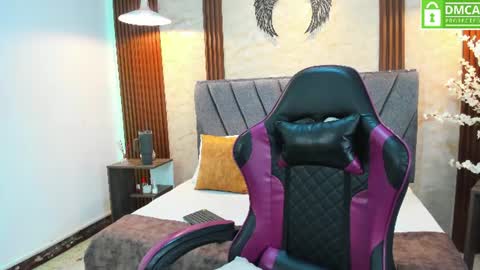 Sienna online show from June 12, 2026, 8:52 pm
