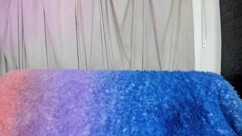 sienna_lux01 online show from April 28, 2026, 3:22 am