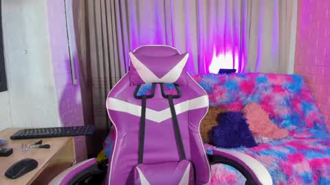 Snapshot of sienna_lux01 chatting on June 4, 2026, 4:07 am sienna_lux01 online show from June 4, 2026, 4:07 am