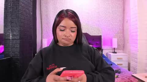 sienna_lux01 online show from July 22, 2026, 3:31 am