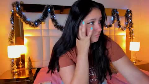 Snapshot of siennaa_rose chatting on December 2, 2025, 12:10 pm Sienna online show from December 2, 2025, 12:10 pm