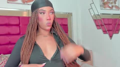 Sienna  online show from March 9, 2026, 5:50 pm