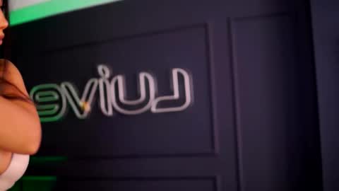 Snapshot of siennaruh chatting on October 20, 2025, 9:54 am Sienna online show from October 20, 2025, 9:54 am