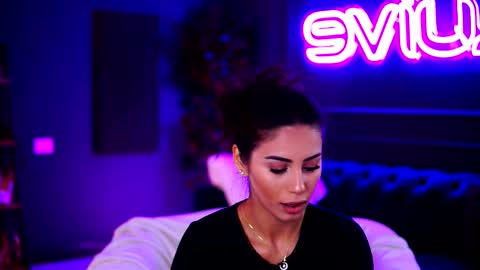 Snapshot of siennaruh chatting on November 19, 2025, 11:43 am Sienna online show from November 19, 2025, 11:43 am