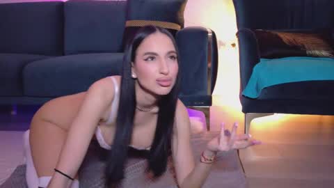 Sienna online show from March 5, 2026, 8:27 pm