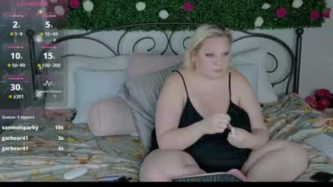 Snapshot of siennaxluxx chatting on June 17, 2026, 6:42 pm Sienna Luxx online show from June 17, 2026, 6:42 pm