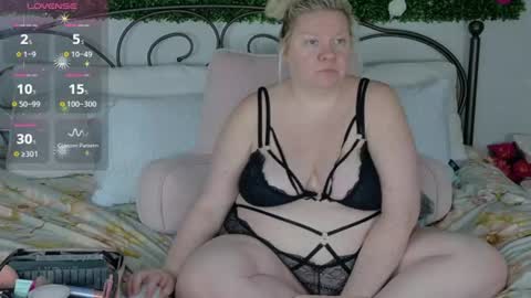 Snapshot of siennaxluxx chatting on July 13, 2026, 6:00 pm Sienna Luxx online show from July 13, 2026, 6:00 pm