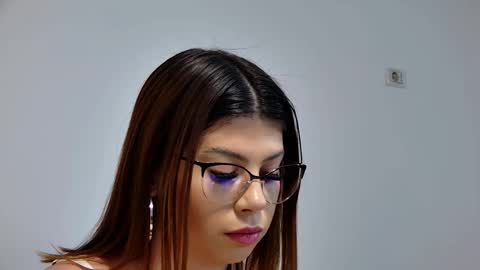 Snapshot of sierra_halle chatting on March 8, 2025, 5:33 pm SIERRA online show from March 8, 2025, 5:33 pm