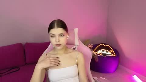 Snapshot of sierra_maddison chatting on November 24, 2025, 5:51 am Sierra online show from November 24, 2025, 5:51 am