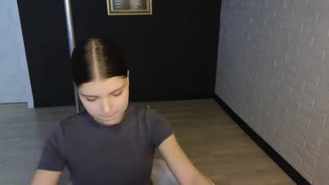 Snapshot of sierra_maddison chatting on November 25, 2025, 6:35 am Sierra online show from November 25, 2025, 6:35 am