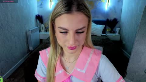Snapshot of silen_tori chatting on June 10, 2026, 12:44 am Silen online show from June 10, 2026, 12:44 am