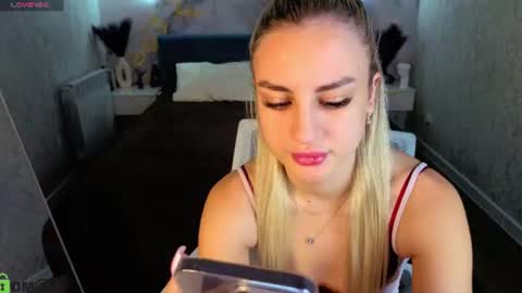 Snapshot of silen_tori chatting on June 18, 2026, 9:14 am Silen online show from June 18, 2026, 9:14 am