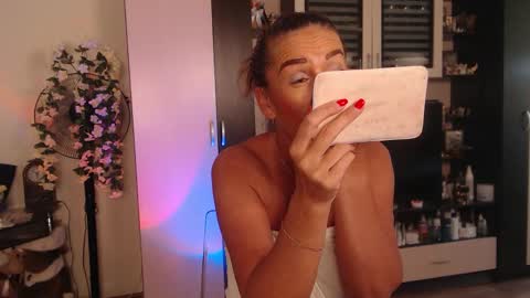 Snapshot of silenaa_sloussen chatting on September 30, 2025, 5:12 am silenaa_sloussen online show from September 30, 2025, 5:12 am