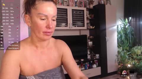 Snapshot of silenaa_sloussen chatting on November 18, 2025, 5:23 am silenaa_sloussen online show from November 18, 2025, 5:23 am