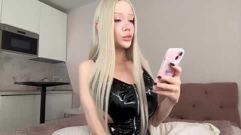 Diana  online show from October 1, 2025, 5:46 am