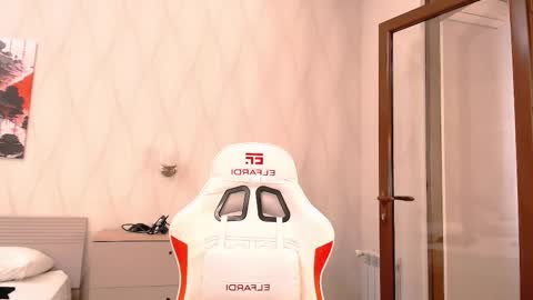 Snapshot of silk_ann chatting on October 15, 2025, 8:47 am silk_ann online show from October 15, 2025, 8:47 am