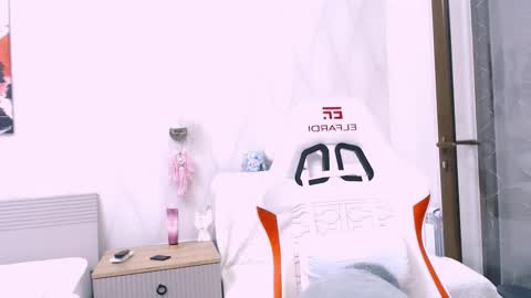 silk_ann online show from February 3, 2026, 4:54 am