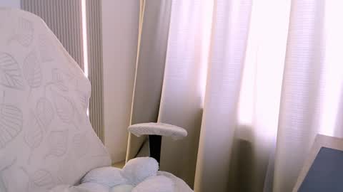 silk_ann online show from May 3, 2026, 6:52 am