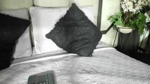 silknyx online show from February 20, 2026, 1:22 pm