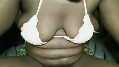 Snapshot of silky_aura chatting on June 23, 2026, 6:28 pm Memoo online show from June 23, 2026, 6:28 pm