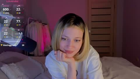 Snapshot of silly___woman chatting on July 28, 2026, 7:39 pm silly___woman online show from July 28, 2026, 7:39 pm