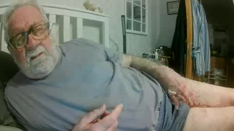 sillyoldman45221063 online show from April 20, 2026, 12:02 am