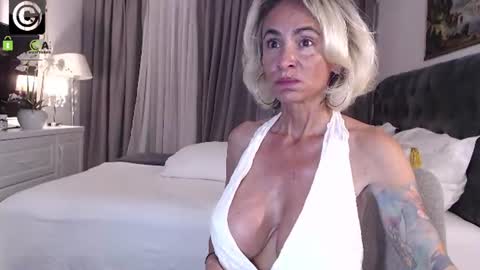 Snapshot of silver_miss chatting on June 9, 2026, 7:14 pm Silver ok online show from June 9, 2026, 7:14 pm