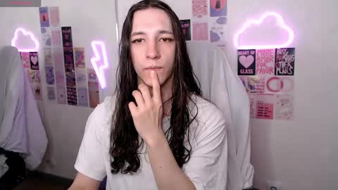 Snapshot of silvermuse chatting on April 3, 2026, 5:44 pm silvermuse online show from April 3, 2026, 5:44 pm