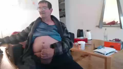 Snapshot of silvioausluzernch2 chatting on March 11, 2026, 7:03 am silvioausluzernCH2 online show from March 11, 2026, 7:03 am