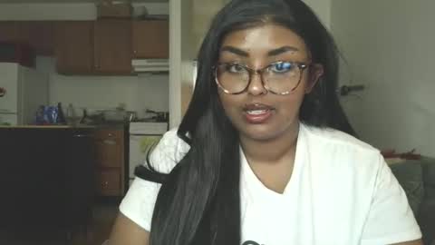 Simin Fox online show from March 13, 2026, 4:52 am