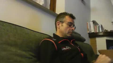 Snapshot of simmeturbate chatting on February 1, 2026, 9:24 pm Italiandaddyitalydickassbottomassholecomshowmasturbatenudeboyitalyatleticcutemuscolarhardcockdickboy online show from February 1, 2026, 9:24 pm