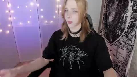 Snapshot of simochka_ chatting on July 2, 2026, 4:29 am Simochka online show from July 2, 2026, 4:29 am