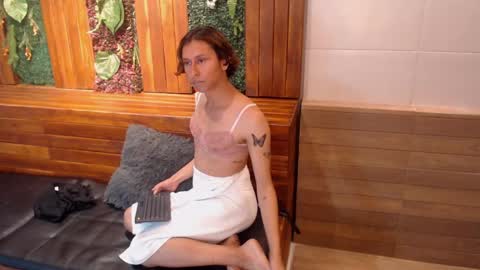 simon_durand online show from February 14, 2025, 9:45 am