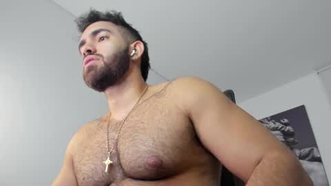 simon_leon01 online show from October 21, 2025, 10:43 pm
