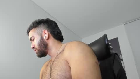simon_leon01 online show from April 25, 2026, 1:30 am