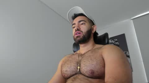 simon_leon01 online show from April 28, 2026, 11:37 am