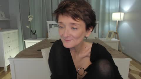 Snapshot of simonadebeauvoir chatting on January 12, 2025, 4:50 pm Simona online show from January 12, 2025, 4:50 pm